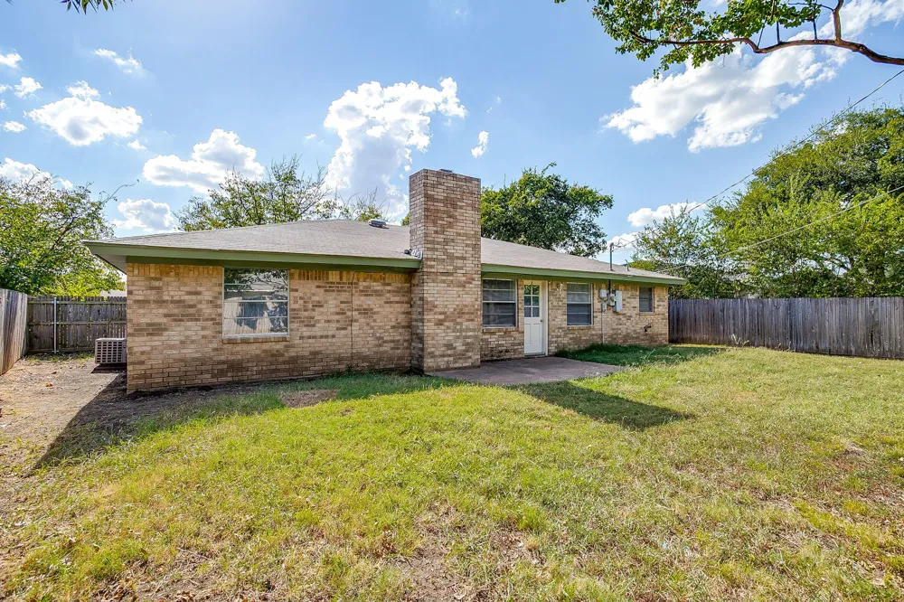 232 Linda Drive Burleson, TX 76028