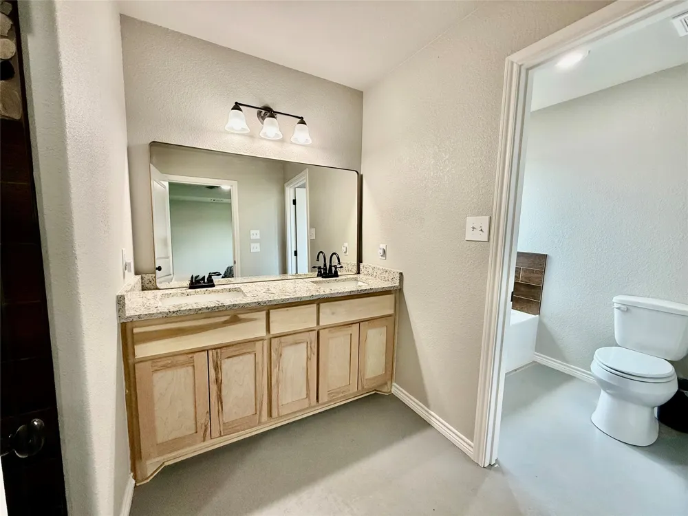 712 Vz County Road 3510 Wills Point, TX 75169