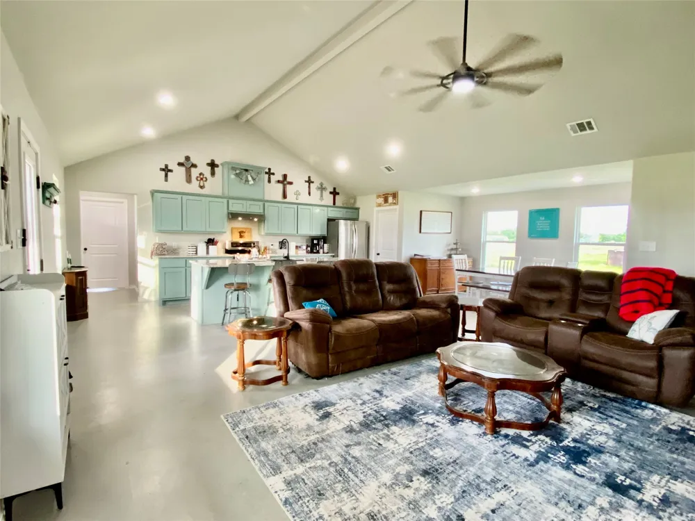 712 Vz County Road 3510 Wills Point, TX 75169