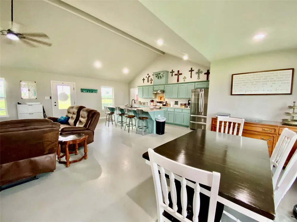 712 Vz County Road 3510 Wills Point, TX 75169