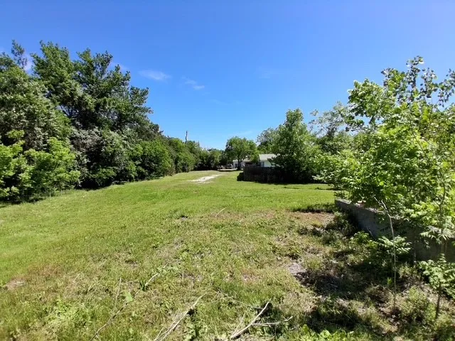 1017 Caron Robinson, TX 76706