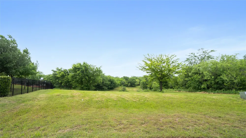 1207 Tulip Court Grand Prairie, TX 75104
