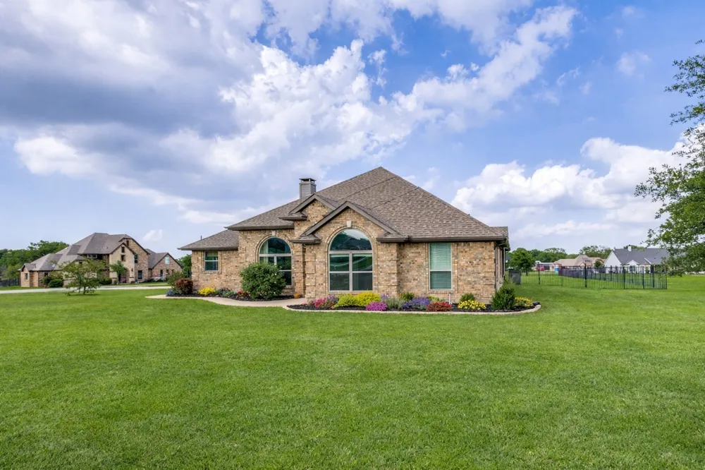 897 Cypress Point Drive Gunter, TX 75058