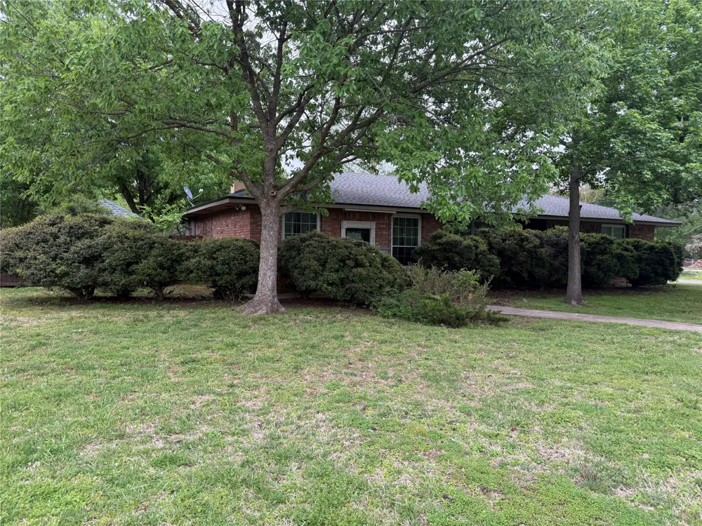 2200 Agnew Street Bonham, TX 75418