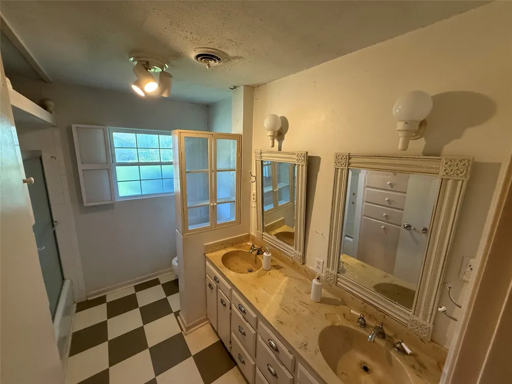 2200 Agnew Street Bonham, TX 75418