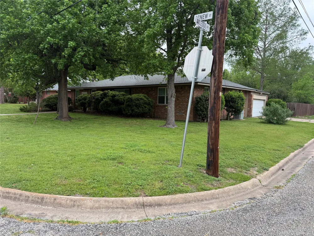 2200 Agnew Street Bonham, TX 75418