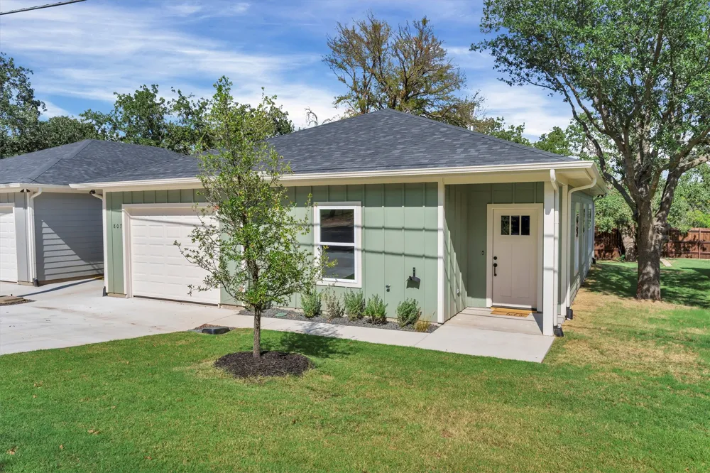 807 Branding Iron Trail Granbury, TX 76049