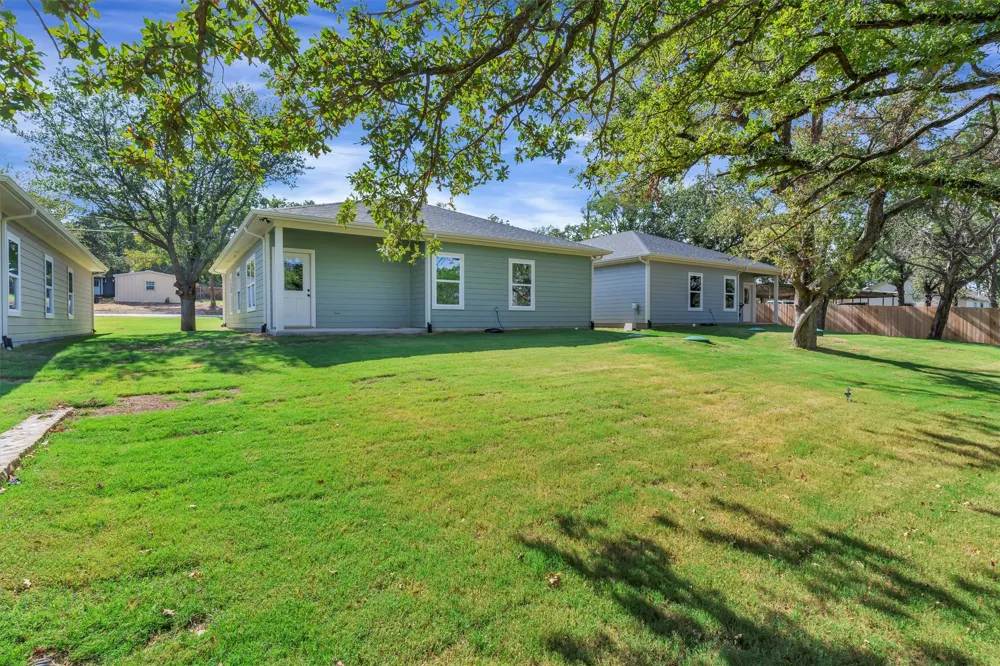 807 Branding Iron Trail Granbury, TX 76049