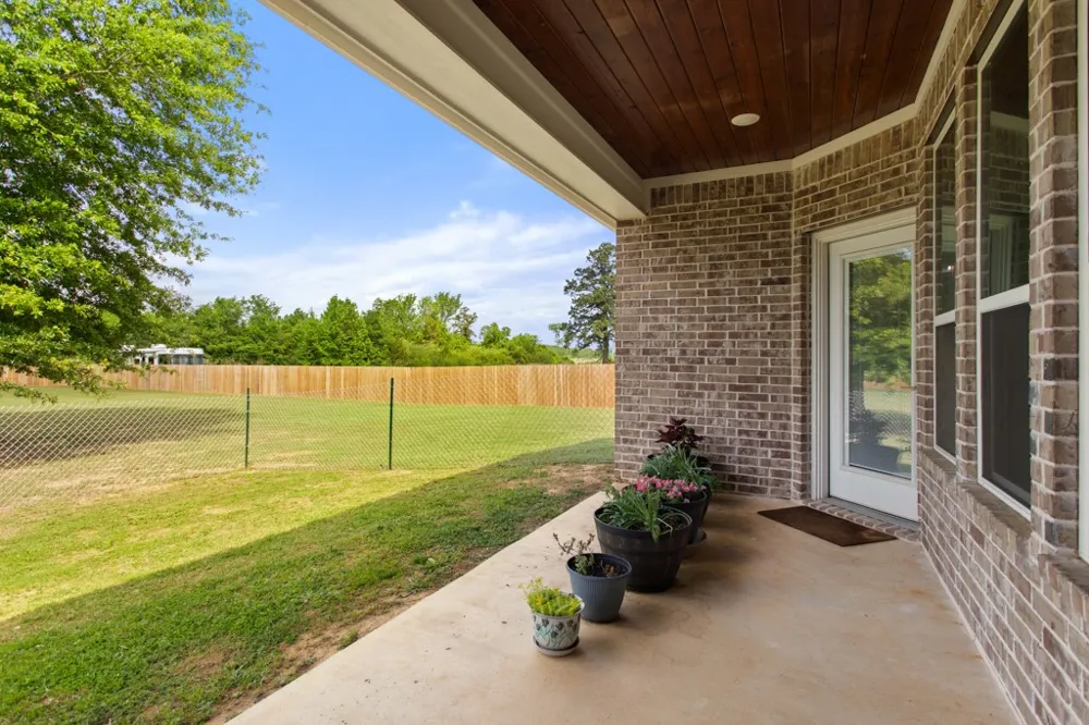 16889 County Road 3224 Winona, TX 75792