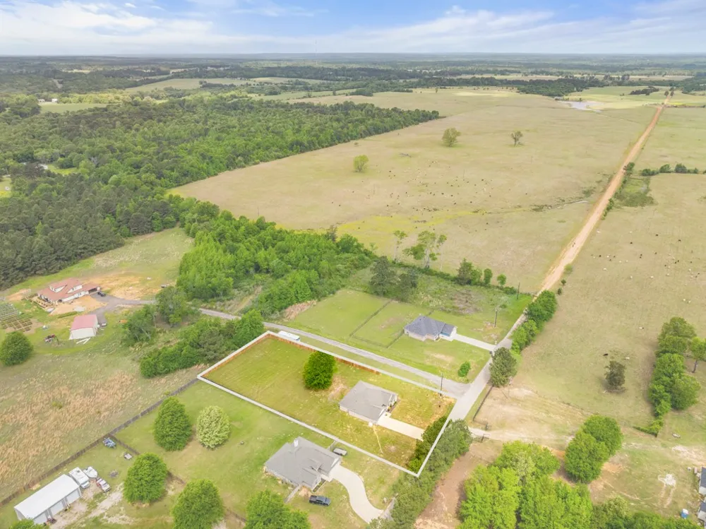 16889 County Road 3224 Winona, TX 75792