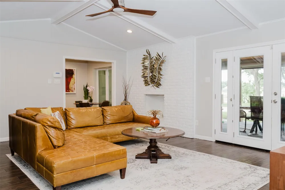 3257 Brookhaven Club Drive Farmers Branch, TX 75234