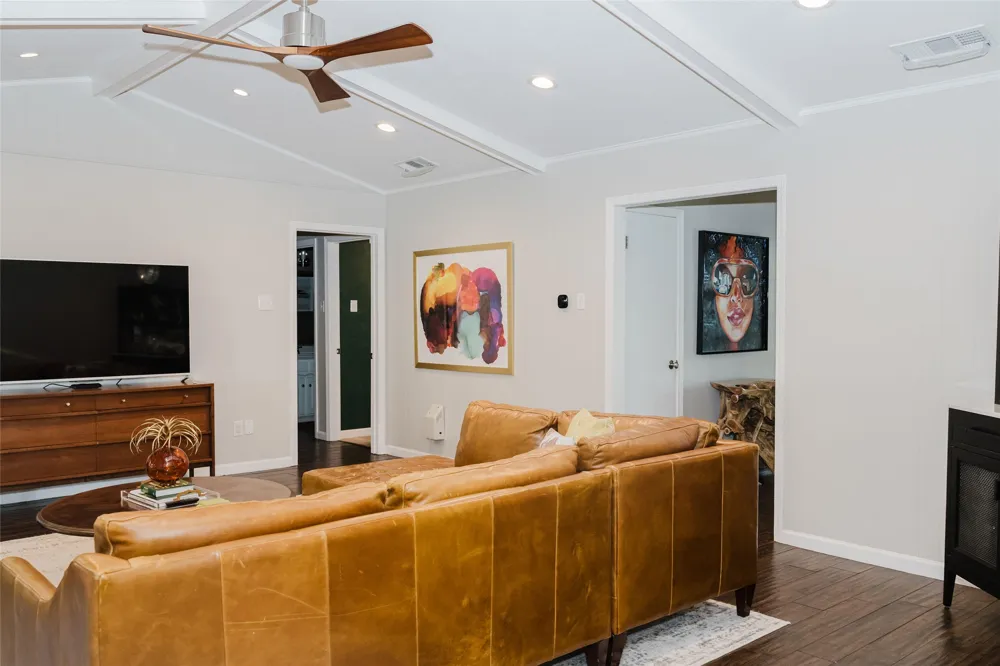 3257 Brookhaven Club Drive Farmers Branch, TX 75234