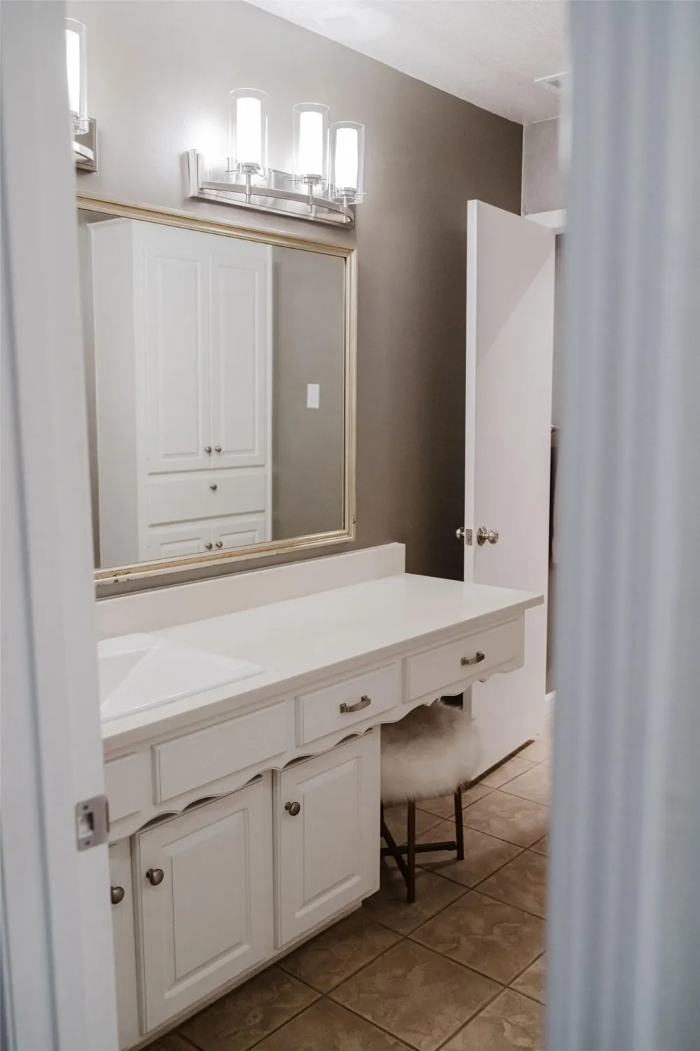 3257 Brookhaven Club Drive Farmers Branch, TX 75234