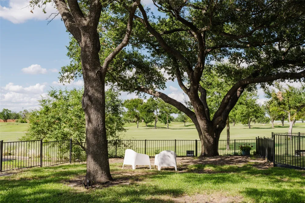 3257 Brookhaven Club Drive Farmers Branch, TX 75234