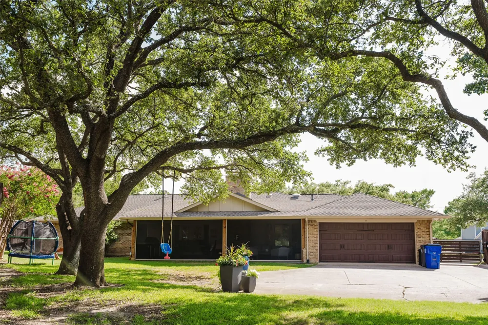 3257 Brookhaven Club Drive Farmers Branch, TX 75234