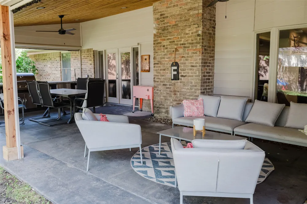 3257 Brookhaven Club Drive Farmers Branch, TX 75234