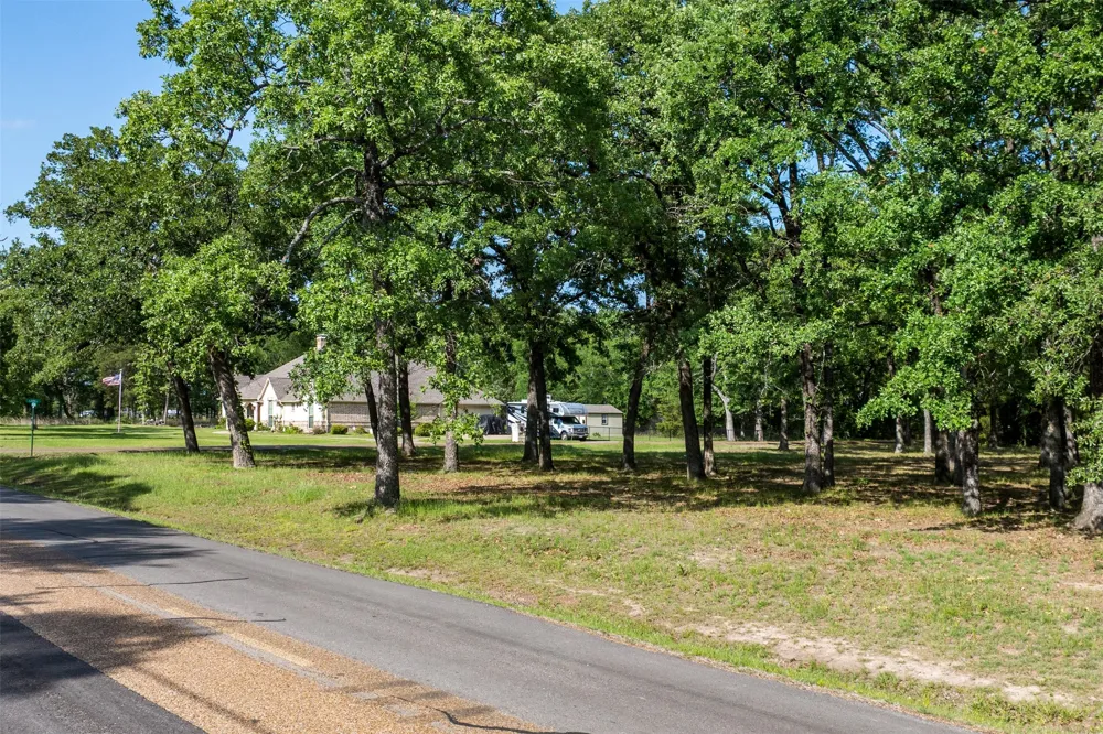 104 Lark Drive Enchanted Oaks, TX 75156