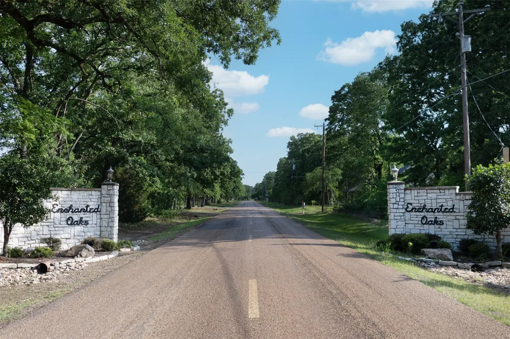 104 Lark Drive Enchanted Oaks, TX 75156