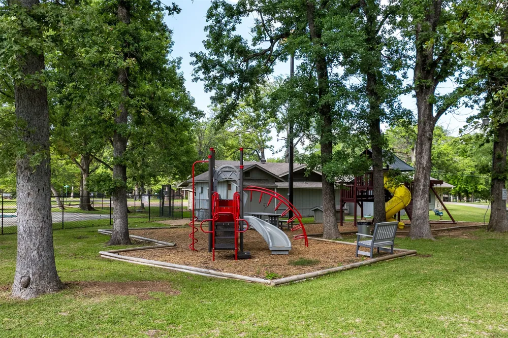 104 Lark Drive Enchanted Oaks, TX 75156
