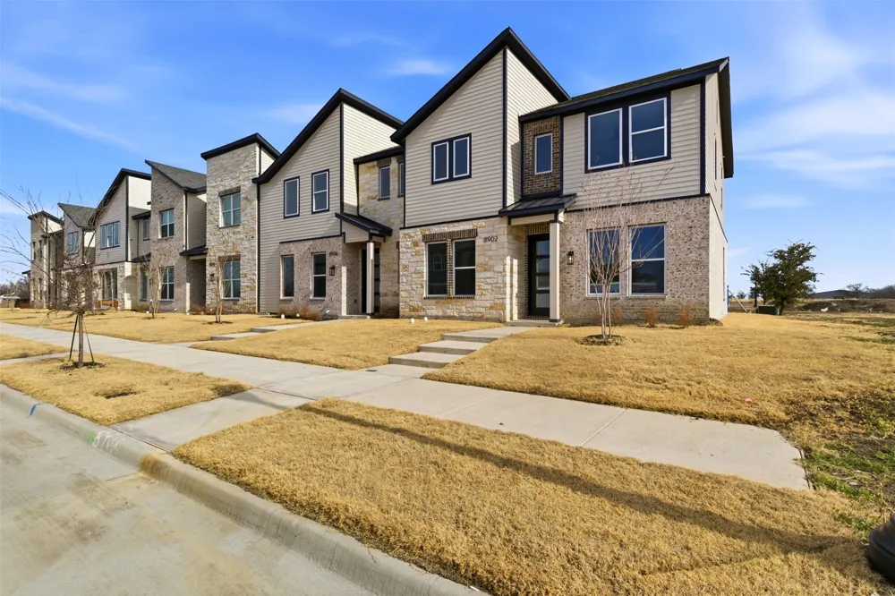 8902 Lowell Street Rowlett, TX 75089