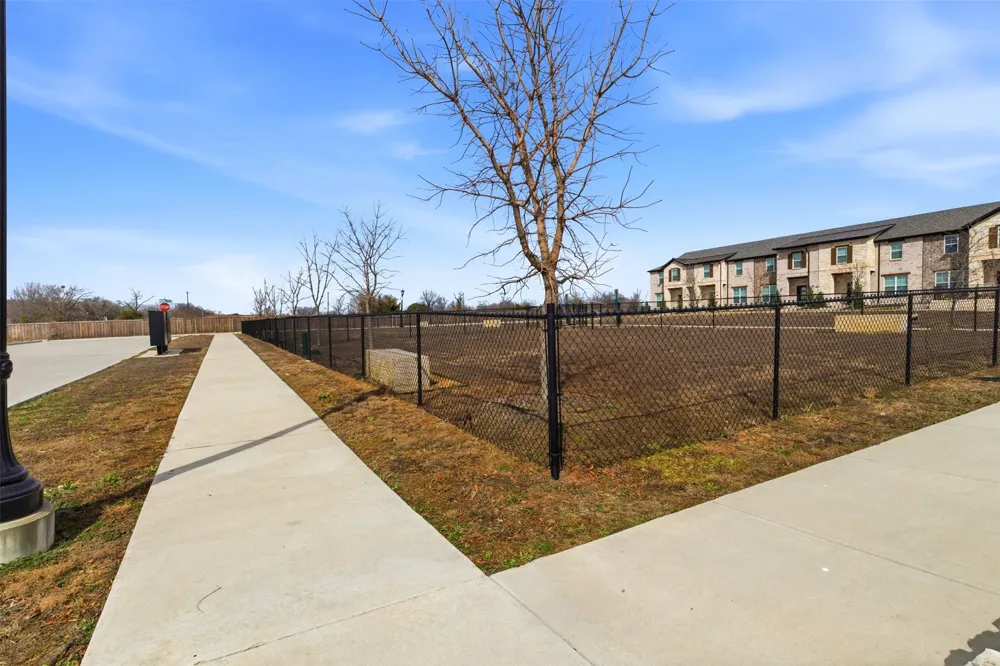 8902 Lowell Street Rowlett, TX 75089
