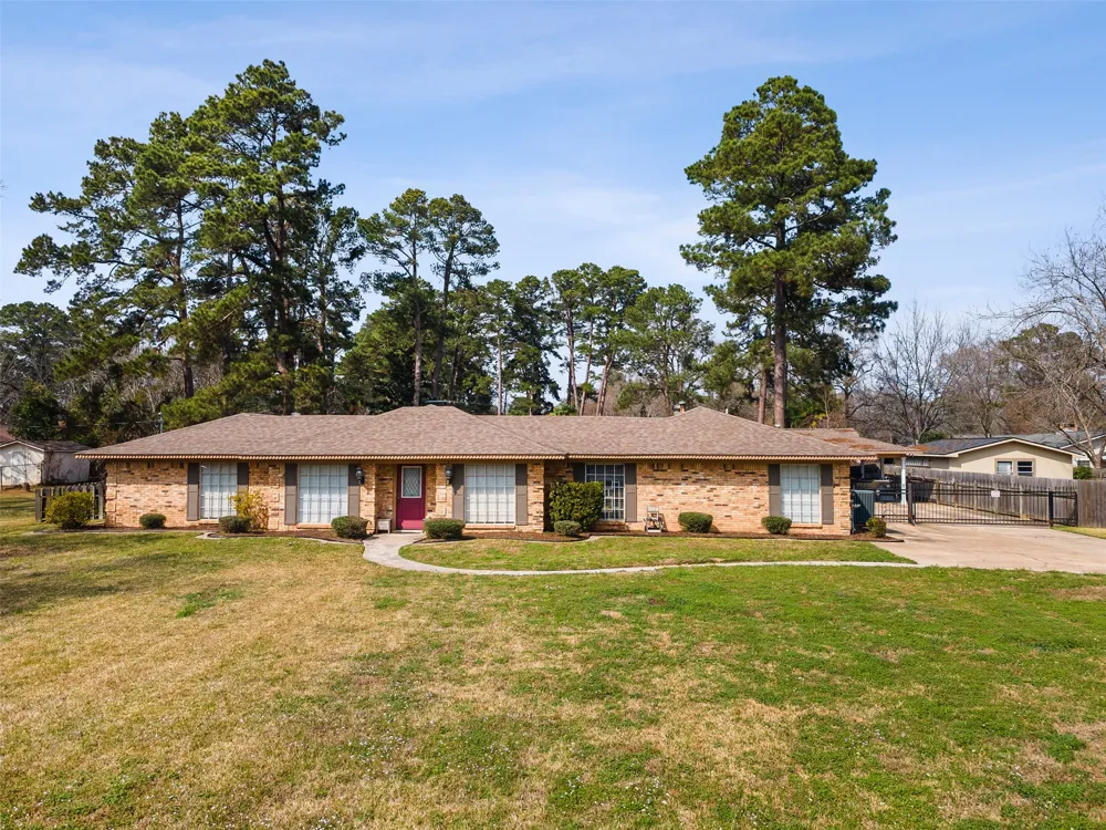 1302 W Sabine Street Carthage, TX 75633