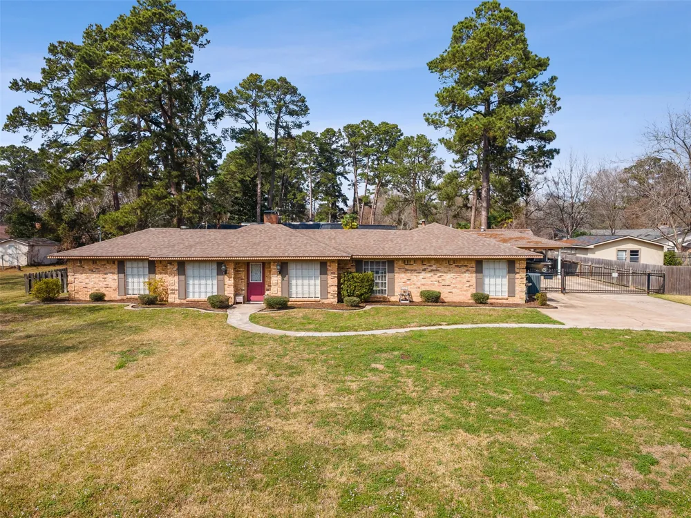 1302 W Sabine Street Carthage, TX 75633