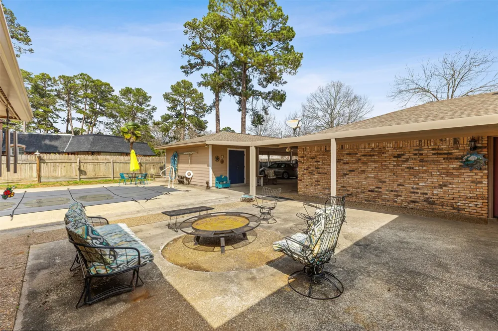 1302 W Sabine Street Carthage, TX 75633