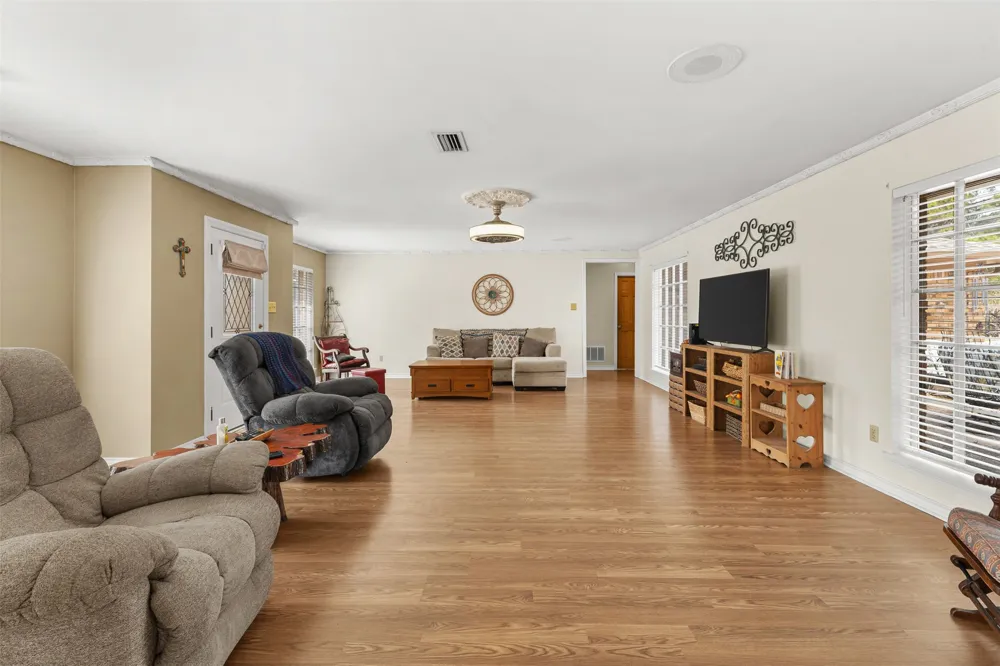 1302 W Sabine Street Carthage, TX 75633