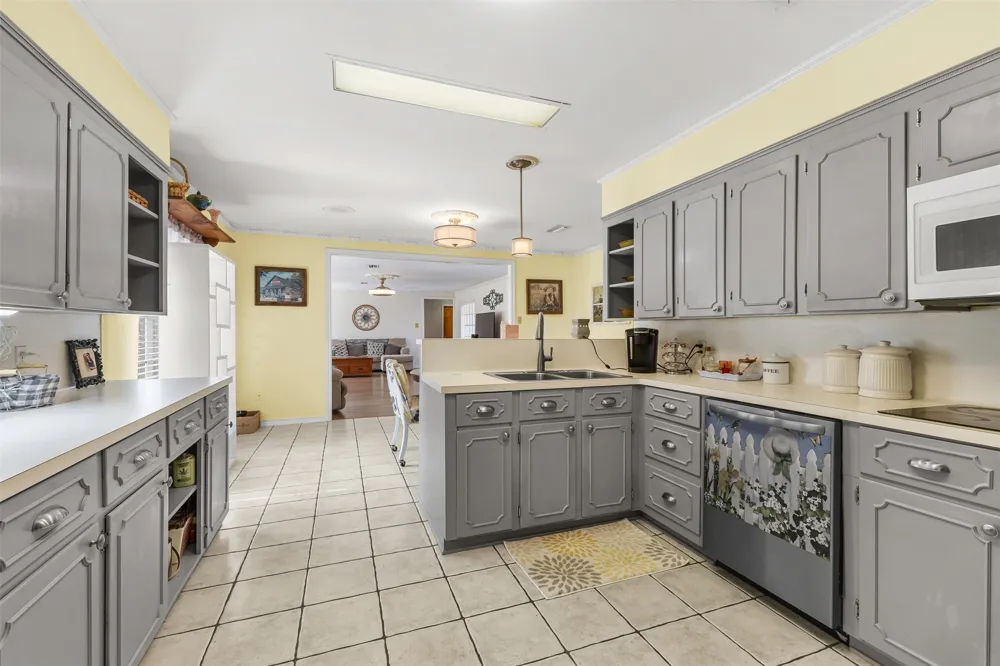 1302 W Sabine Street Carthage, TX 75633