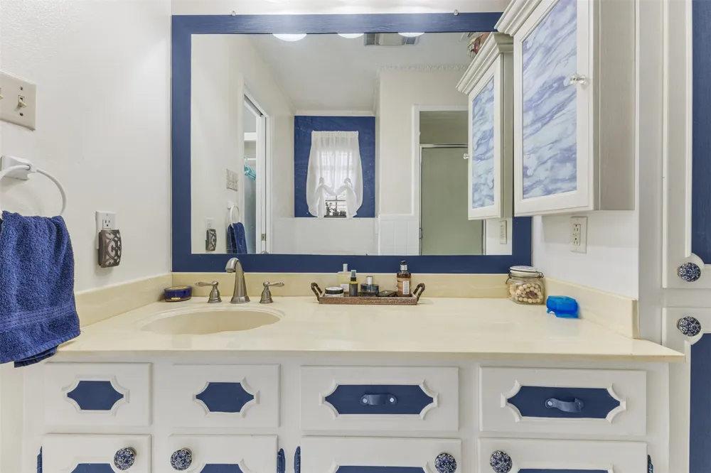 1302 W Sabine Street Carthage, TX 75633