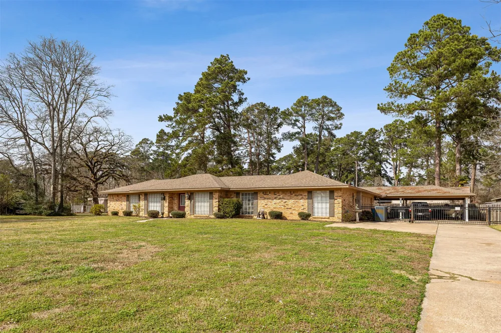1302 W Sabine Street Carthage, TX 75633