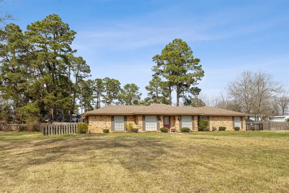 1302 W Sabine Street Carthage, TX 75633