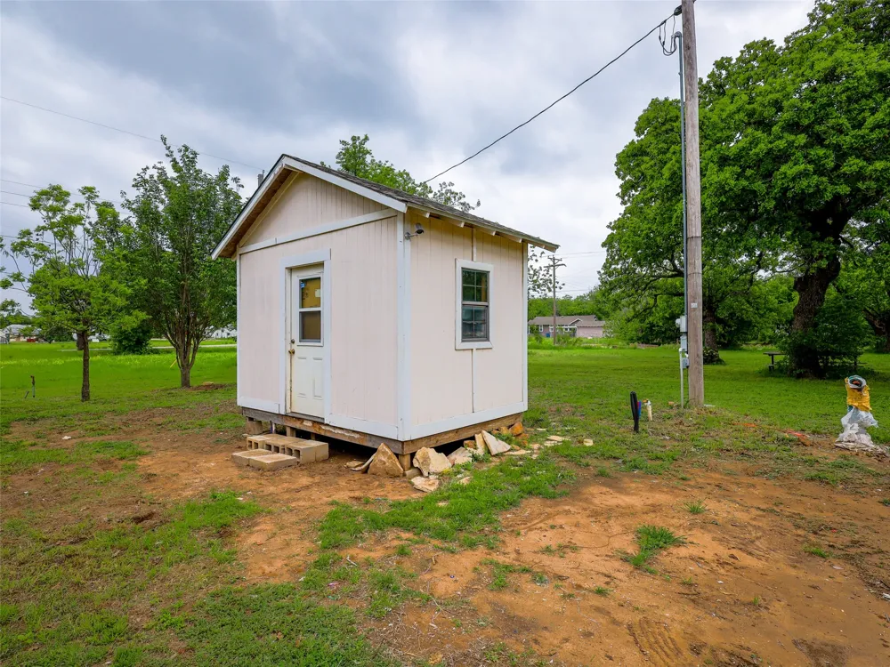 609 W 12th St Cisco, TX 76437