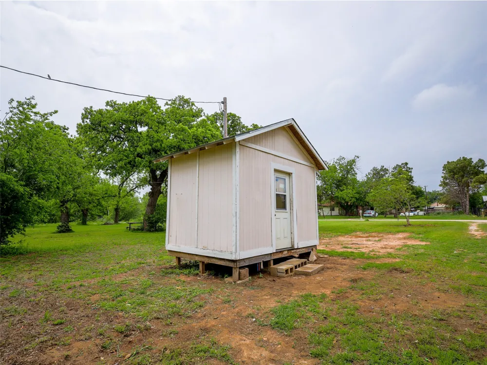 609 W 12th St Cisco, TX 76437
