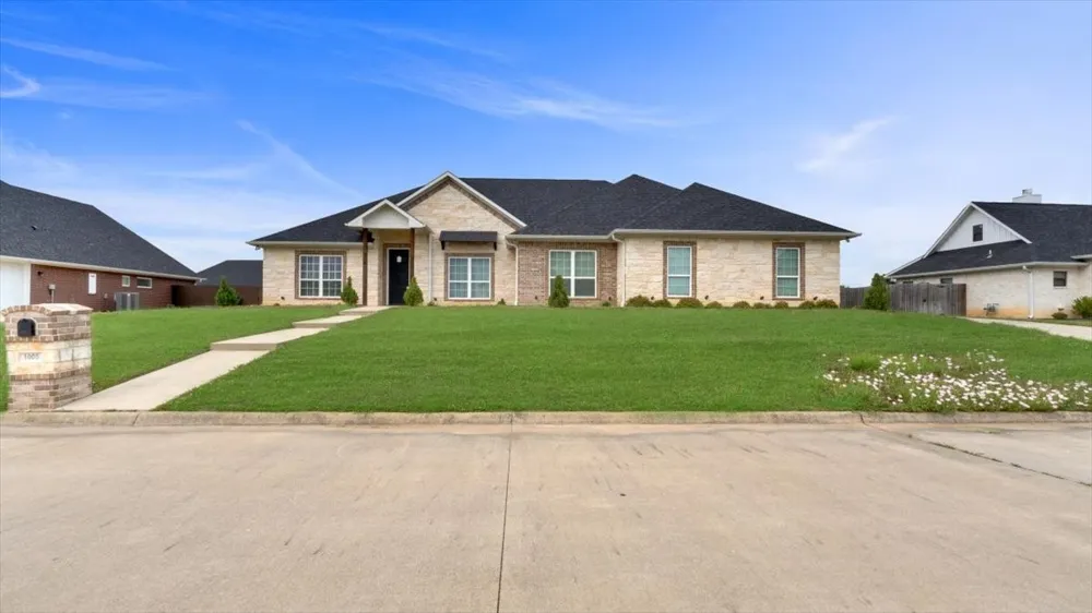 1005 Stone Bridge Street Mt Pleasant, TX 75455