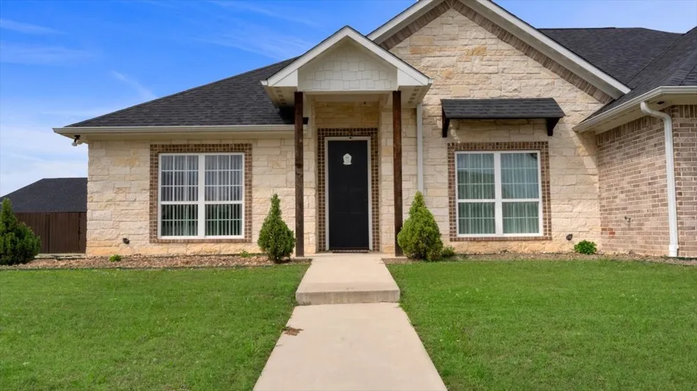 1005 Stone Bridge Street Mt Pleasant, TX 75455
