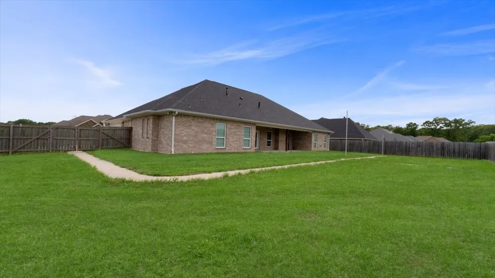 1005 Stone Bridge Street Mt Pleasant, TX 75455