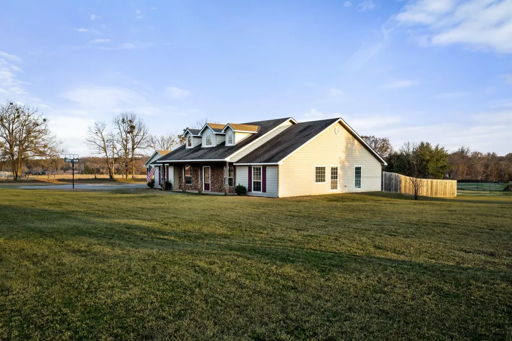 2801 County Road 1600 Alba, TX 75410
