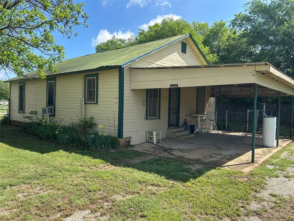109 Harrison Avenue Newcastle, TX 76372
