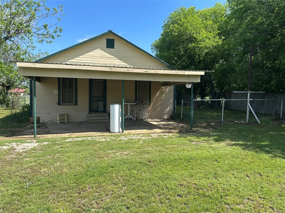 109 Harrison Avenue Newcastle, TX 76372