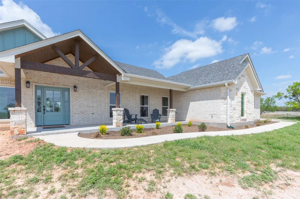 1700 County Road 207 Ovalo, TX 79541
