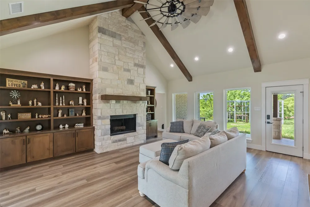 1700 County Road 207 Ovalo, TX 79541
