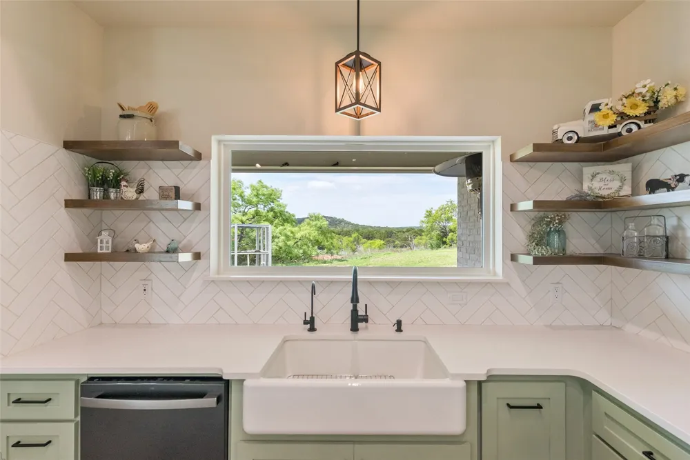 1700 County Road 207 Ovalo, TX 79541