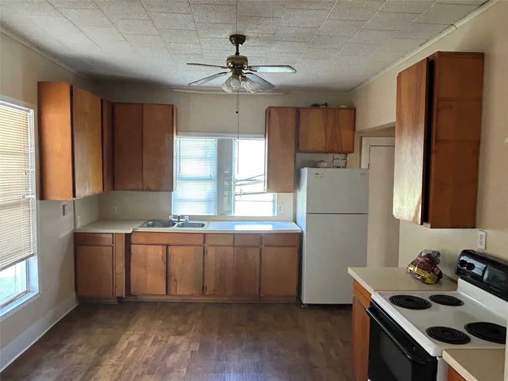 300 Harrison Avenue Newcastle, TX 76372