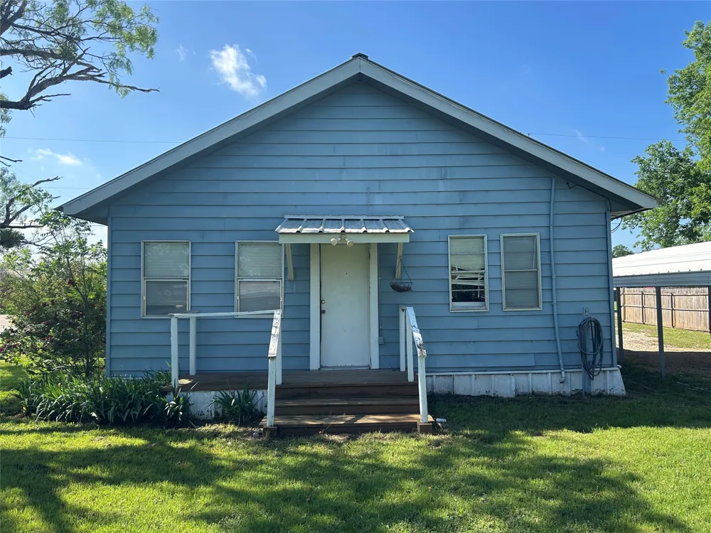 300 Harrison Avenue Newcastle, TX 76372
