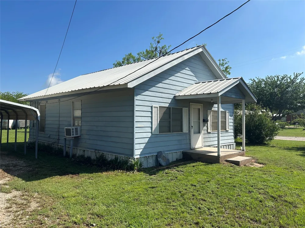 300 Harrison Avenue Newcastle, TX 76372