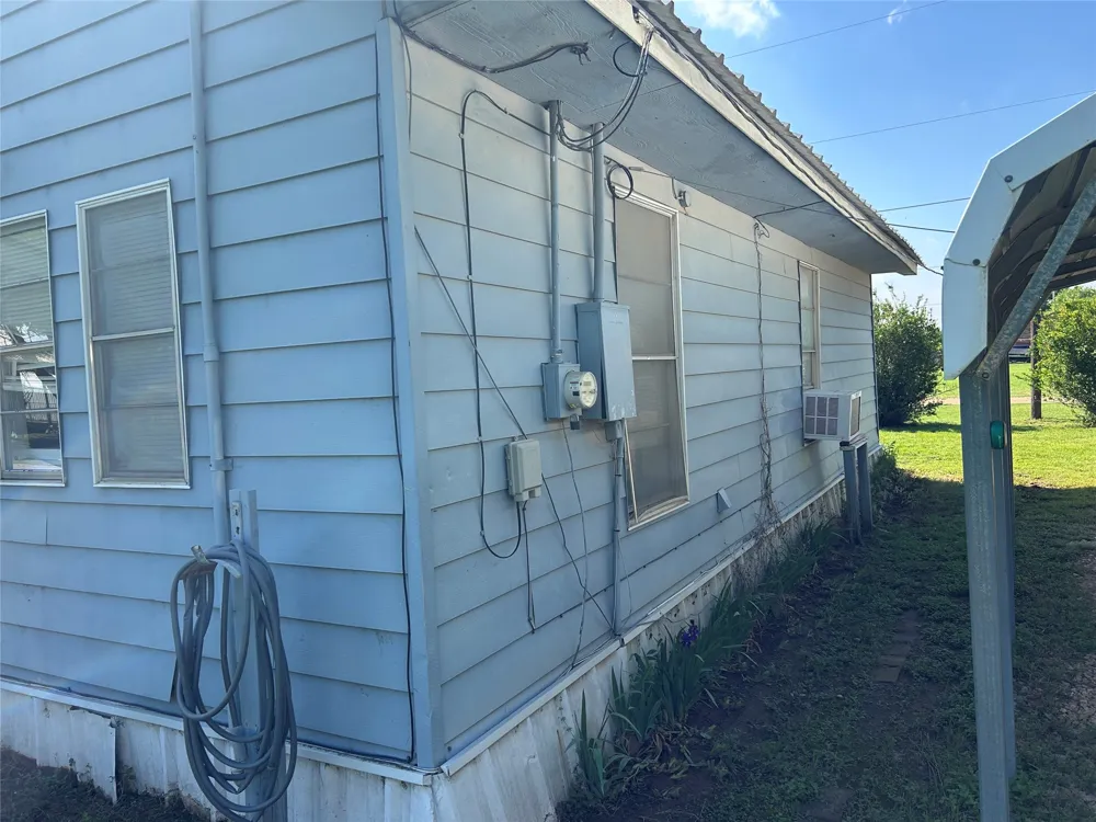 300 Harrison Avenue Newcastle, TX 76372