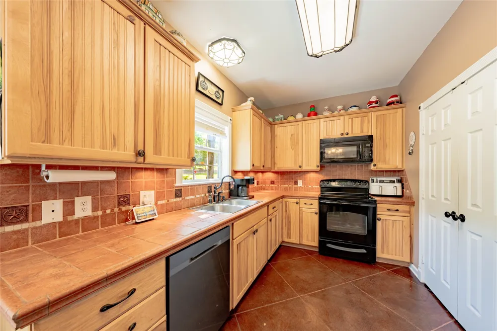 458 Cherokee Cove . Drive Jacksonville, TX 75766