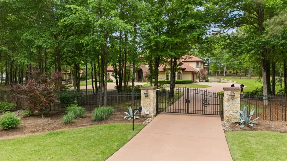 3705 Champions Ridge Lane Longview, TX 75605
